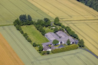 Aerial view, farm at Winnenweg, Höingen, Ense, Sauerland, North Rhine-Westphalia, Germany, DE,