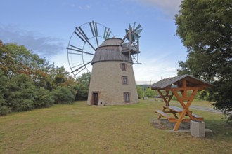 Dutch windmill built in 1831 and covered bench with table, Holländer-Windmühle, Eckartsberga,
