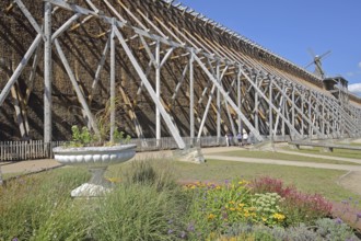 Graduation tower, wooden construction, wooden beams, flower bed, brine park, spa gardens, Bad