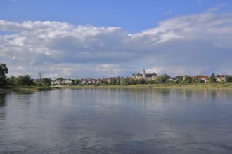 View of Coswig with castle on the Elbe, banks of the Elbe, cityscape, Fläming, Saxony-Anhalt,