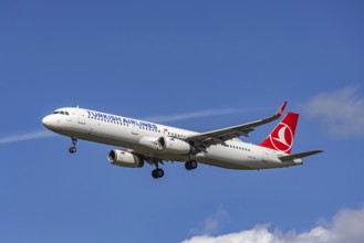 Aircraft approaching Stuttgart Airport. Aircraft registration: TC-JTE, Turkish Airlines, Airbus
