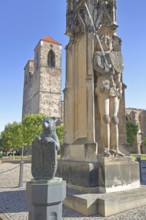 Roland and church ruins of St Nikolai, bear figure with shield and coat of arms, statue with sword,