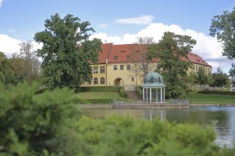 Castle and round pavilion at the spa gardens pond, Goethe School, Goethepark, Bad Lauchstädt,