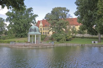 Castle and round pavilion at the spa gardens pond, Goethe School, Goethepark, Bad Lauchstädt,