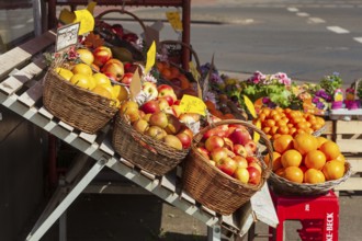 Fresh fruit in baskets in front of a greengrocer's, Bremen, Germany
