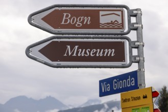 Signpost to the Bogn wellness and adventure pool and museum, Sedrun railway station, Surselva,