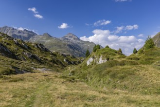 Hiking trail, Alpe di Croce, view to the pass summit with Piz Gannaretsch, Lukmanier Pass, Blenio,