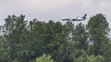 Ryanair passenger aircraft approaching Oslo-Gardermoen Airport, UIllensaker, Akershus County,