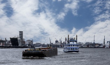 Paddle steamer Louisiana Star on the Elbe, Hamburg, Germany