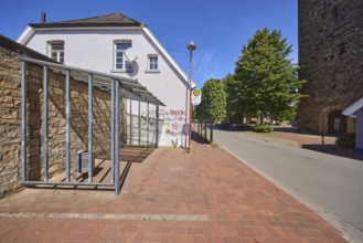 Bus stop church of the lines 670 Rieste and 672 Thiene, bus shelter, building, lantern, church