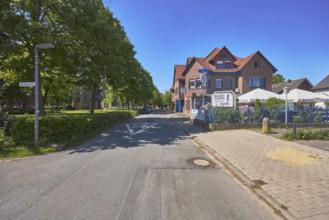Restaurant Zum alten Pauker, clinker brick building, general development, historic cemetery, trees,