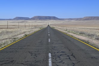 Lonely landscape on the B4 between Keetmanshoop and Lüderitz, near Aus, Karas Region, Namibia