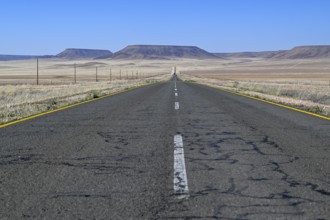 Lonely landscape on the B4 between Keetmanshoop and Lüderitz, near Aus, Karas Region, Namibia