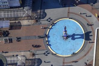 Aerial view, sculpture Lifesaver in the pedestrian zone Königstraße, Altstadt, Duisburg, Ruhr area,