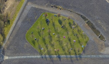 Aerial view, small sunbathing lawn on the slag heap between Westfalenpark, Emscher and viaduct