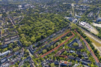Aerial view, residential area Von-der-Goltz-Straße and Düsseldorfer Straße with red roofs, wooded
