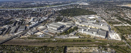 Aerial view, Mercedes Benz plant Daimler AG in the district Derendorf in Düsseldorf, Rhineland,