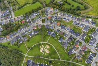 Aerial view, housing estate with playground on Frankfurter Straße in Breckerfeld, Sauerland, North