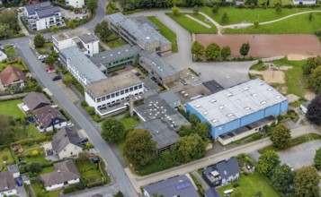 Aerial photo, Breckerfeld primary school in Breckerfeld, Sauerland, North Rhine-Westphalia,
