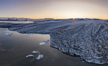 Glacier tongue of the Vatnajökull glacier, Vatnajökull National Park, South Iceland, Iceland