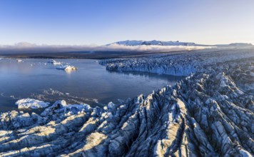 Glacier and mountains of the Vatnajökull glacier, Vatnajökull National Park, South Iceland, Iceland