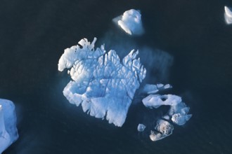 Iceberg in the Jökulsarlon glacier lagoon, Vatnajökull National Park, South Iceland, Iceland