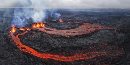 Volcanic eruption, Sundhnúkur crater chain, near Grindavik, Reykjanes Peninsula, Southwest Iceland,