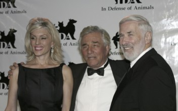 Dr. Elliot M. Katz, Peter Falk and wife Shera Danese at the the 2nd Annual Guardian IDA Awards