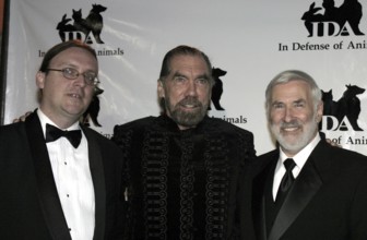 Kevin Connelly, John Paul DeJoria and IDA President Elliot M. Katz at the the 2nd Annual Guardian