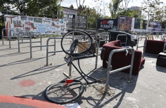 Littered parking space for bicycles at Warschauer Brücke, Berlin, 02/10/2025, Berlin, Berlin,
