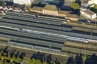 Aerial view, central station and covered platforms, station building, centre, Hamm, Ruhr area,