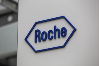 Logo at the entrance of Roche Diagnostics GmbH in Mannheim