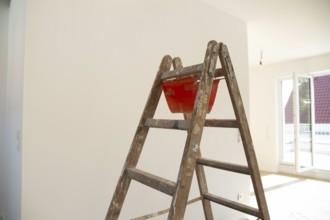 Painting work Symbolic image: Painter's ladder in freshly painted living spaces