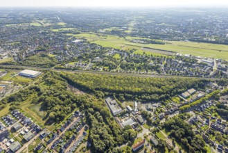 Aerial view, residential area Am Heimshof, railway line and forest area, district Heessen, Hamm,