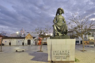 Monument to Henry the Navigator at dusk, Praca Infante Dom Henrique, Lagos, Algarve, Portugal