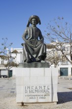 Monument to Henry the Navigator, Praca Infante Dom Henrique, Lagos, Algarve, Portugal