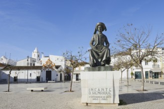 Monument to Henry the Navigator, Praca Infante Dom Henrique, Lagos, Algarve, Portugal
