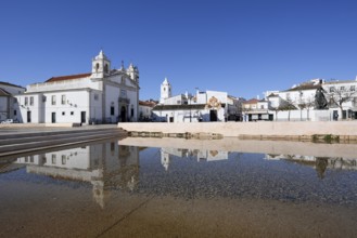 Church Igreja de Santa Maria ou da Misericordia and monument to Henry the Navigator, Praca Infante