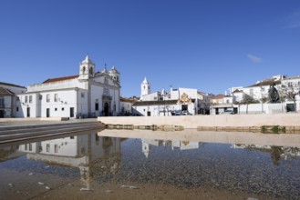 Church Igreja de Santa Maria ou da Misericordia and monument to Henry the Navigator, Praca Infante