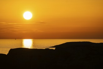 Sunset by the sea, archipelago landscape, Smögen, Smögenbryggan, Västra Götalands Län, Bohuslän,