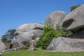 The Marin n Tregastel aquarium is spectacularly embedded in the chaos of the pink granite rocks of