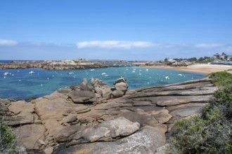 View from the GR 34 coastal hiking trail of the extensive sandy beach of the Plage de la Greve Rose