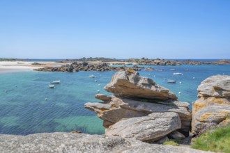 View from the GR 34 coastal hiking trail of the extensive sandy beach of the Plage de la Greve