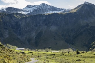 Oytal valley head, behind Käser Alpe and Berg Rauheck, Oytal, near Oberstdorf, Oberallgäu, Allgäu,