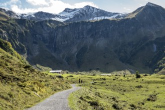 Oytal valley head, behind Käser Alpe and Berg Rauheck, Oytal, near Oberstdorf, Oberallgäu, Allgäu,