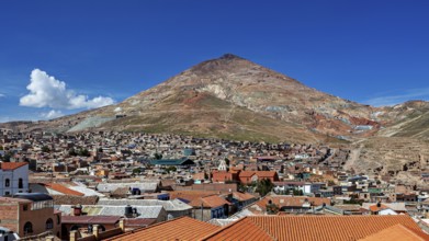 Clear view of a city with rooftops against a backdrop of mountains, the Cerro Rico silver mountain