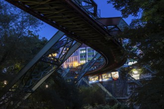 Night shot of the Wuppertal suspension railway at the Kluse stop, Wuppertal, Germany