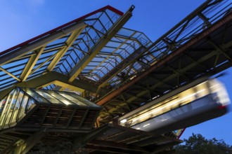 Night shot of the Wuppertal suspension railway at the Kluse stop, Wuppertal, Germany