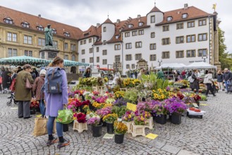Weekly market in the city centre of Stuttgart. Schillerplatz. Stuttgart, Baden-Württemberg, Germany