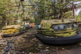 Chernobyl, Prypjat, funfair, bumper cars, boxing car, amusement park, Urbex, colourful